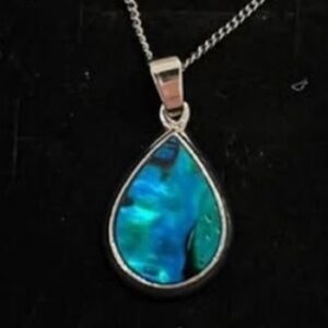 Tear drop necklace. Silver tone. Blue green